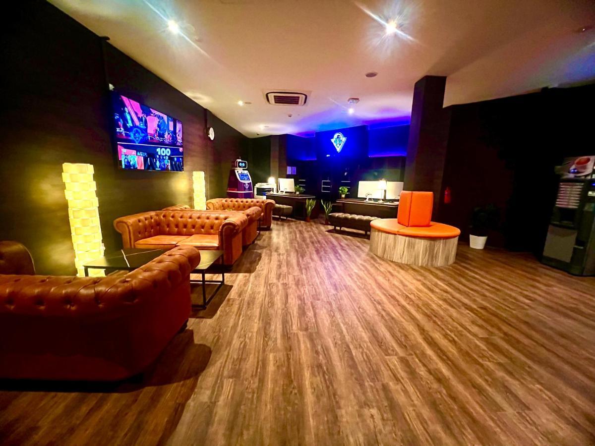 Arena Esports @ Bugis Village Khách sạn 3*
